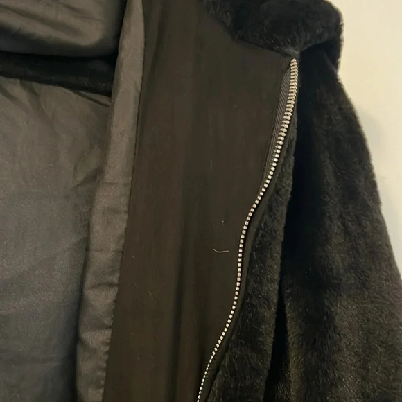 Black fur coat medium size medium - Picture 2 of 3